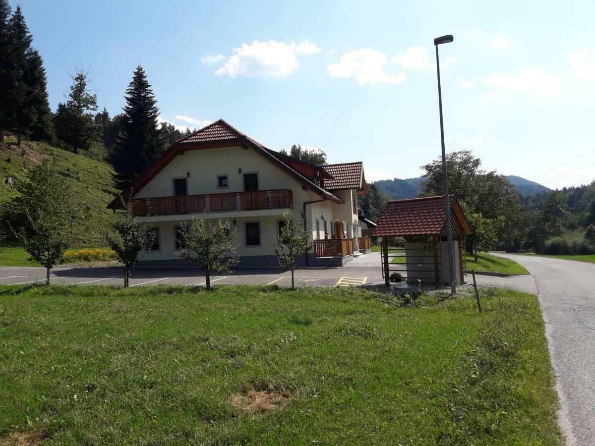 Simnovi Apartmaji - Surrounded By Nature 卡姆尼克 外观 照片